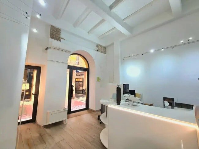 Plus de détails pour Local commercial à louer