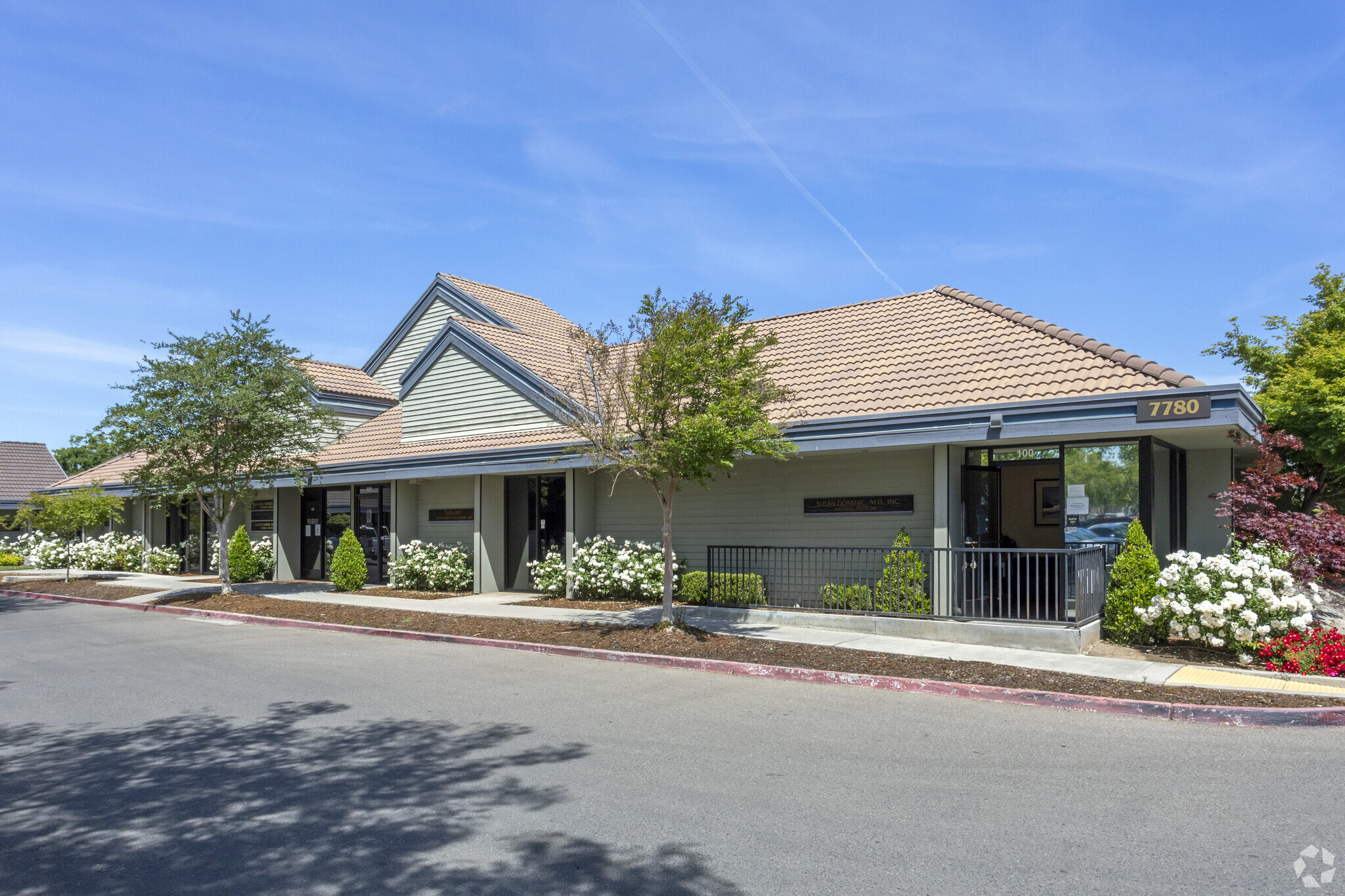 7780 N Fresno St, Fresno, CA à louer Photo de l’immeuble– Image 1 sur 10