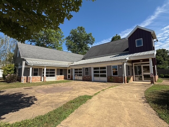 135 S Eagle St, Geneva, OH à vendre - Photo de l’immeuble – Image 2 sur 25