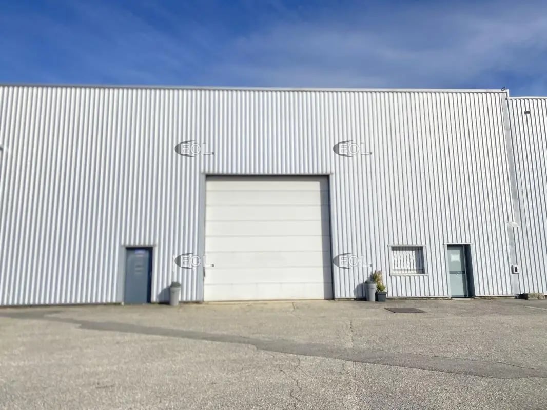 Local d’activités dans Brignais à louer Photo de l’immeuble– Image 1 sur 8