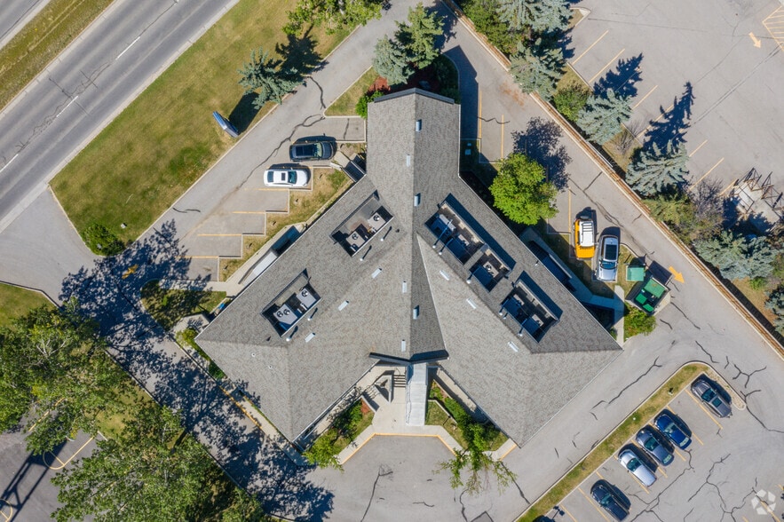 83 Deerpoint Rd SE, Calgary, AB à louer - Aérien – Image 2 sur 4