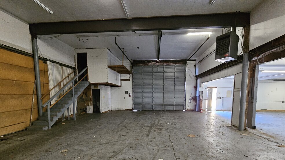 1310 Elm Pl, Kelso, WA à vendre - Photo de l’immeuble – Image 3 sur 10