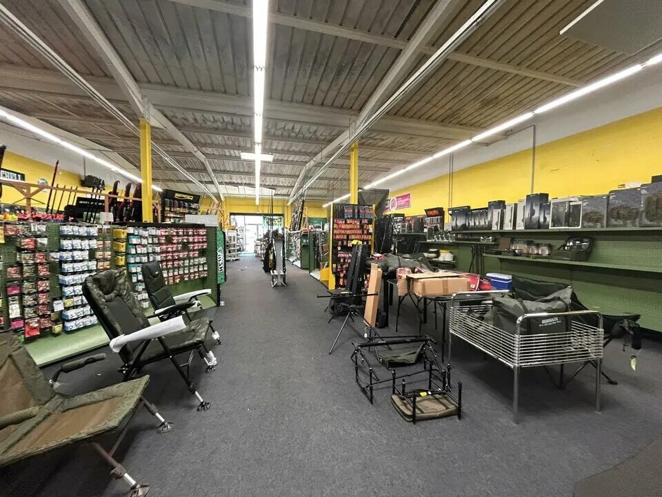 Local commercial dans Saint-Gervais-la-Forêt à louer Photo intérieure– Image 1 sur 3