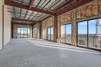 295-307 E Renfro St, Burleson, TX à louer Photo intérieure– Image 1 sur 3