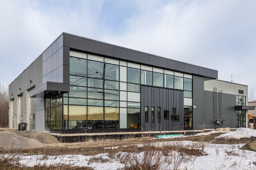 555-575 Rue de Vernon, Gatineau, QC à louer - Photo principale – Image 1 sur 2