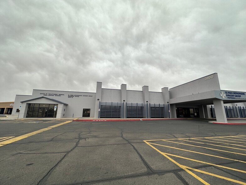 3100 Lee Trevino Dr, El Paso, TX à louer - Photo de l’immeuble – Image 2 sur 19