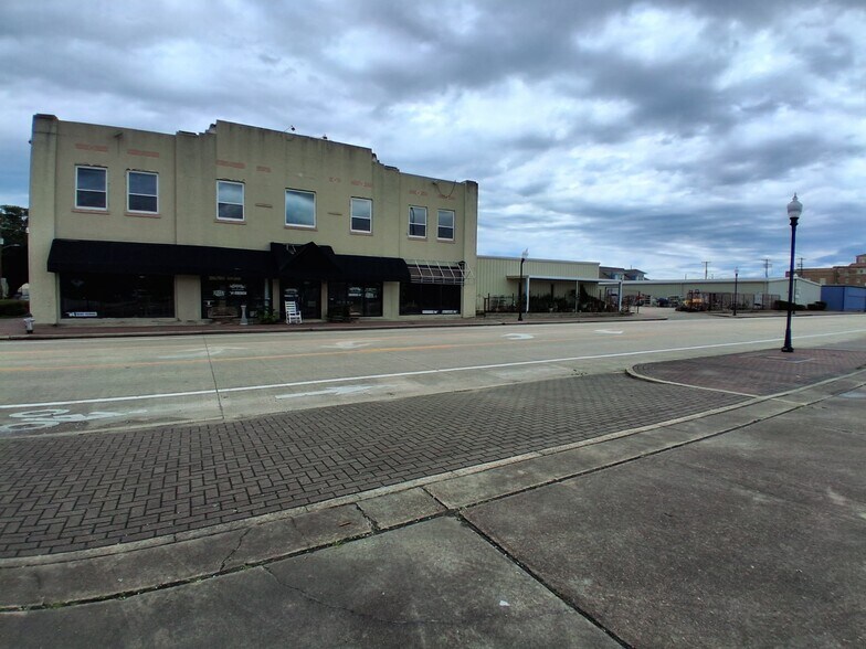 Downtown Beaumont Bulk Sale portefeuille de 4 biens à vendre sur LoopNet.fr - Photo de l’immeuble – Image 1 sur 28