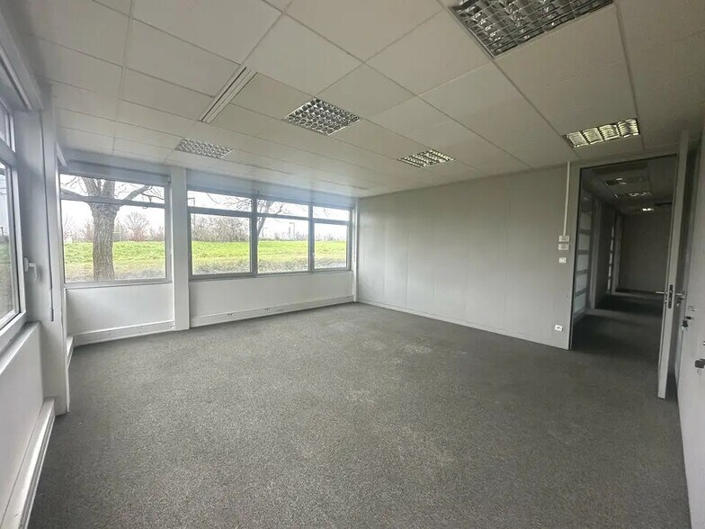 Bureau dans Entzheim à louer - Photo de l’immeuble – Image 2 sur 11