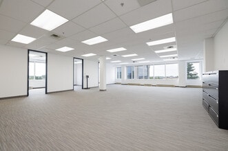 9900 Boul Cavendish, Montréal, QC à louer Photo intérieure– Image 1 sur 17