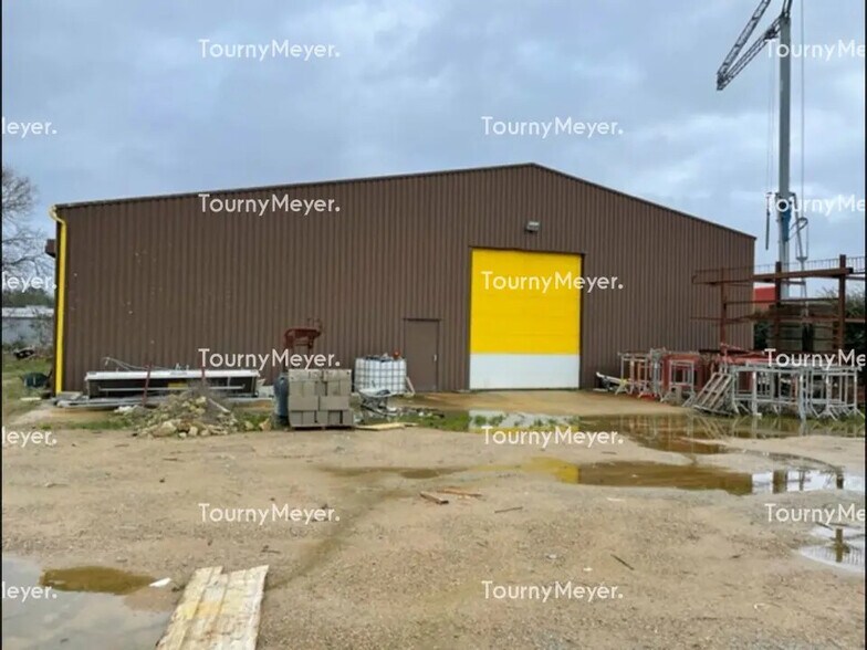 Local d’activités dans Crach à louer - Photo de l’immeuble – Image 2 sur 6