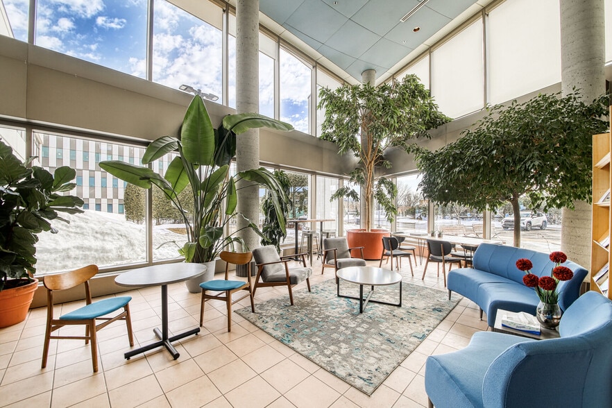 7171 Rue Frederick-Banting, Saint-Laurent, QC à louer - Photo de l’immeuble – Image 3 sur 15