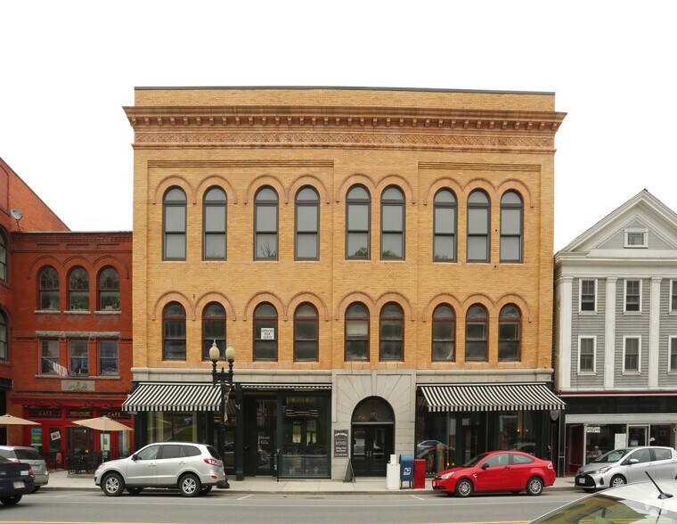45 Park St, Adams, MA à louer - Photo principale – Image 1 sur 4