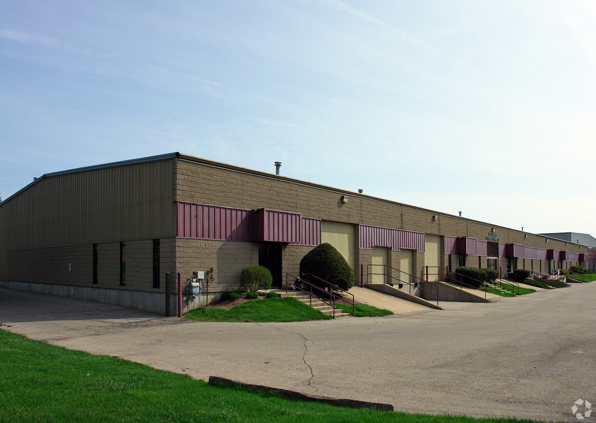 4384-4396 Airwest Dr SE, Grand Rapids, MI à louer Photo principale– Image 1 sur 7