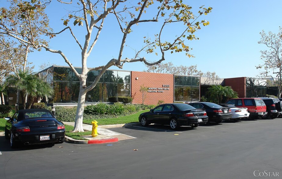 5001 Birch St, Newport Beach, CA à louer - Photo de l’immeuble – Image 3 sur 5