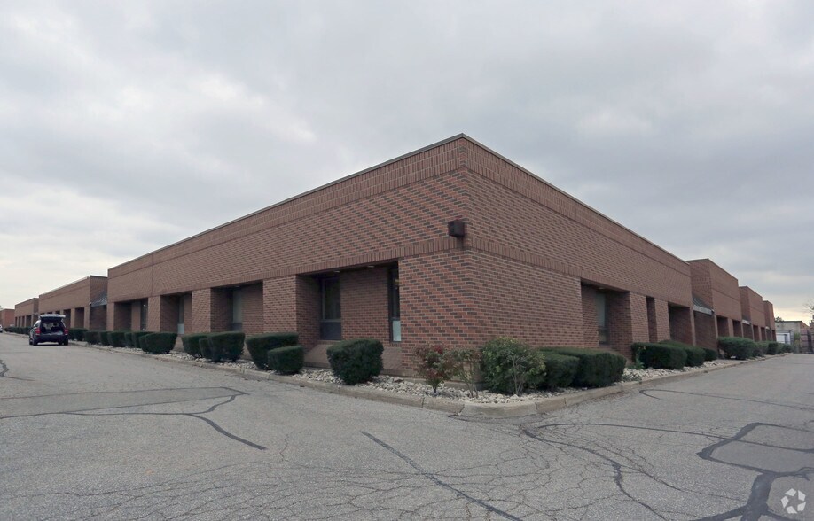 161 Connie Cres, Vaughan, ON à louer - Photo de l’immeuble – Image 2 sur 4