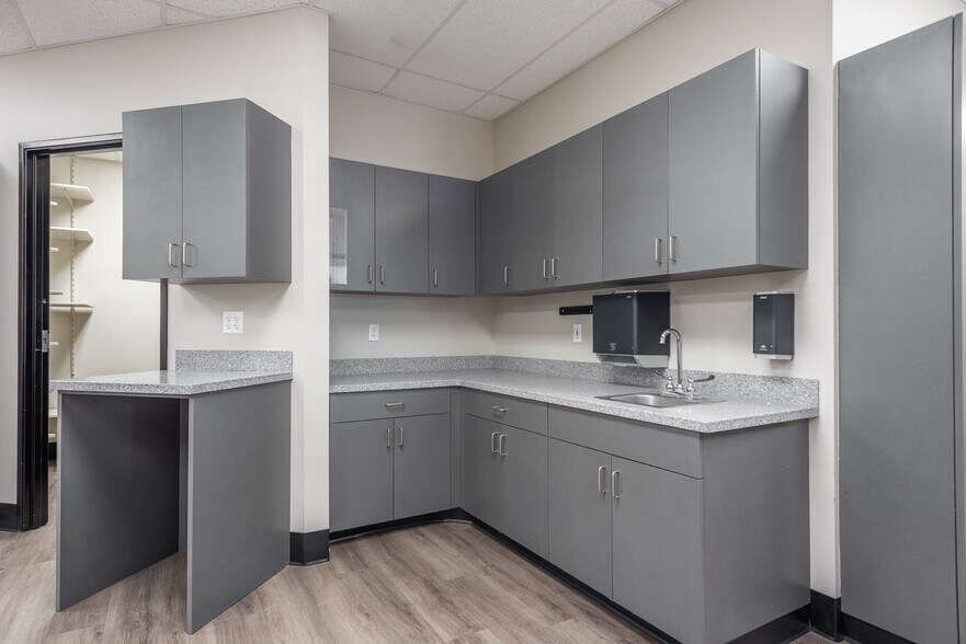 8480 S Eastern Ave, Las Vegas, NV à louer - Photo de l’immeuble – Image 3 sur 11