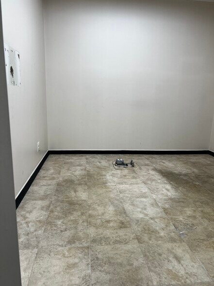 420 S Crain Hwy, Glen Burnie, MD à louer - Photo de l’immeuble – Image 2 sur 15