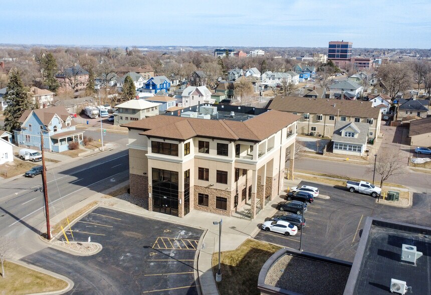 901 W 10th St, Sioux Falls, SD à vendre - Photo principale – Image 1 sur 43