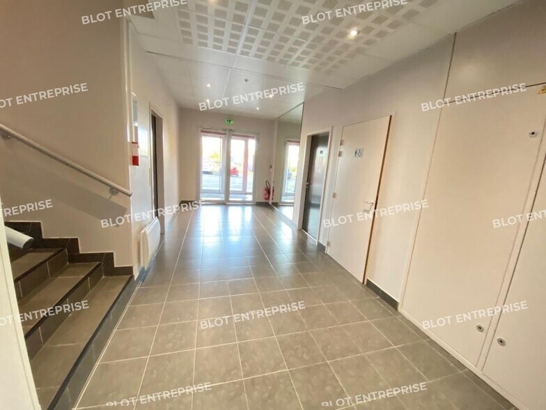 94 Rue Du Leinster, La Chapelle-sur-Erdre à louer - Hall d’entrée – Image 3 sur 4