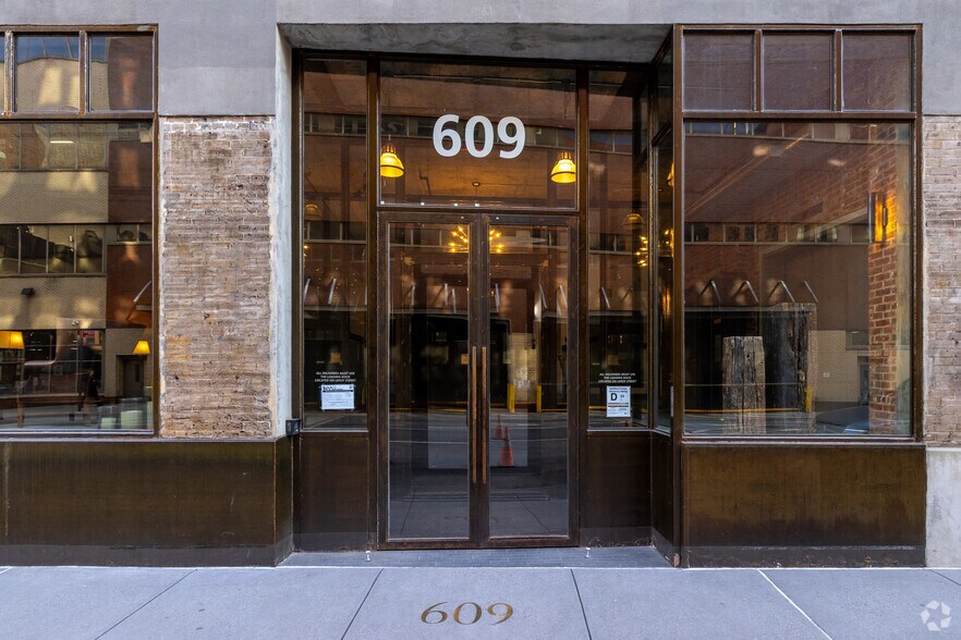 609 Greenwich St, New York, NY à louer - Photo de l’immeuble – Image 3 sur 7
