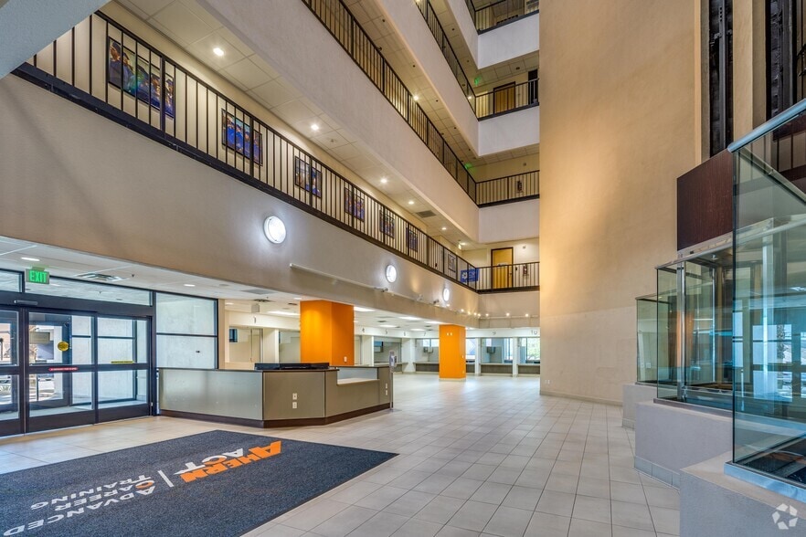 333 N Rancho Dr, Las Vegas, NV à louer - Photo intérieure – Image 3 sur 19