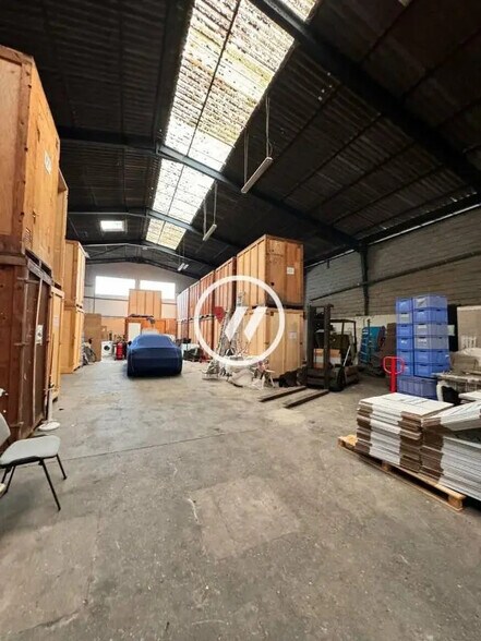 Industriel/Logistique dans Persan à louer - Photo de l’immeuble – Image 1 sur 14