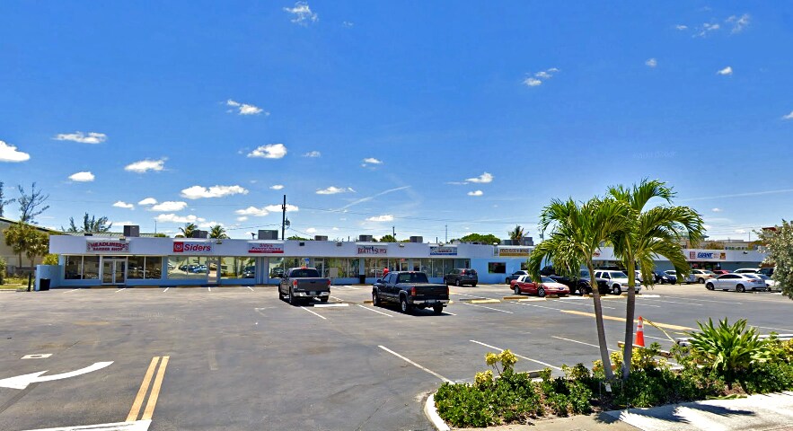 1521 W Blue Heron Blvd, West Palm Beach, FL à louer - Photo de l’immeuble – Image 2 sur 2