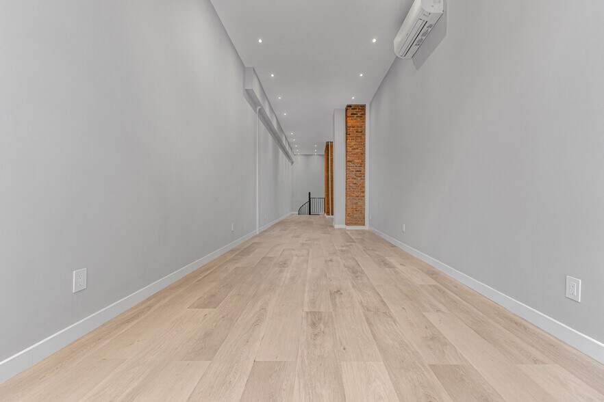 228 8th Ave, New York, NY à louer - Photo de l’immeuble – Image 2 sur 8