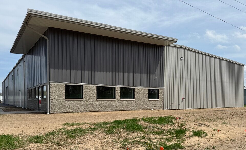 2604 Jeanwood Drive, Elkhart, IN à louer - Photo de l’immeuble – Image 1 sur 4
