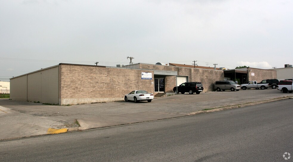 5315-5321 Jackwood Dr, San Antonio, TX à louer - Photo de l’immeuble – Image 3 sur 3