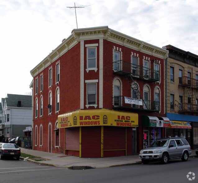 871-875 Main Ave, Passaic, NJ à louer - Photo de l’immeuble – Image 3 sur 4