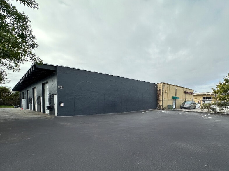 5818 SW 25th St, West Park, FL à louer - Photo de l’immeuble – Image 1 sur 9