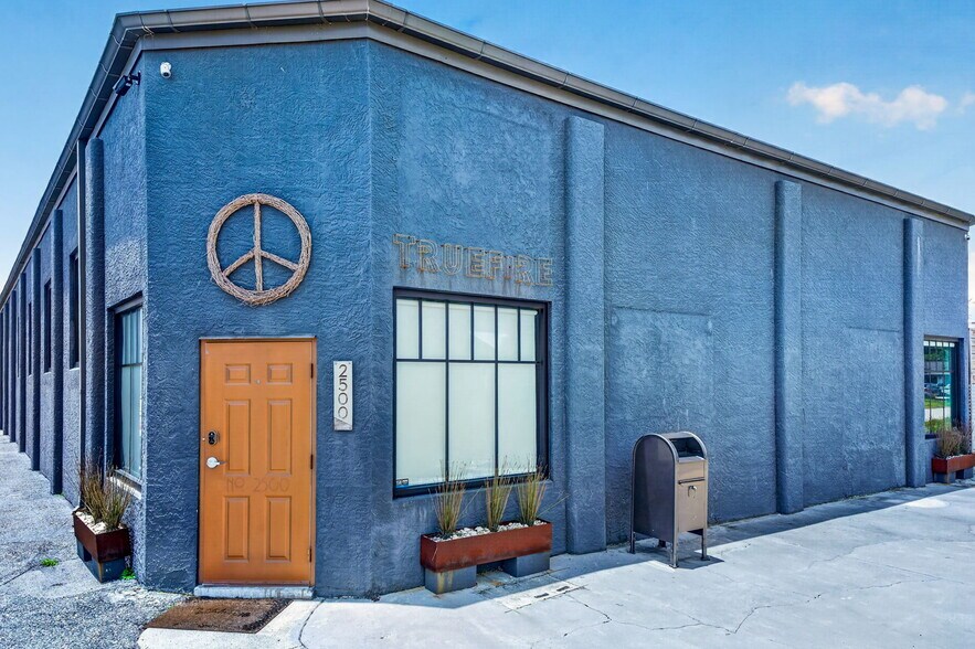 2500 Emerson Ave S, Saint Petersburg, FL à louer - Photo de l’immeuble – Image 2 sur 64