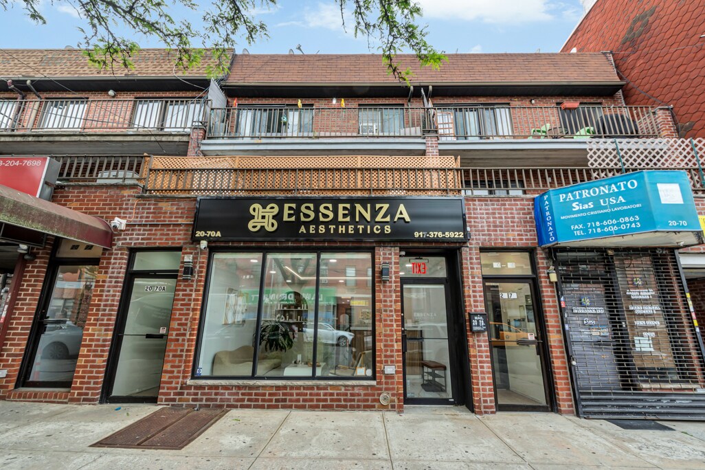 2070A Steinway St, Astoria, NY à vendre Photo de l’immeuble– Image 1 sur 6