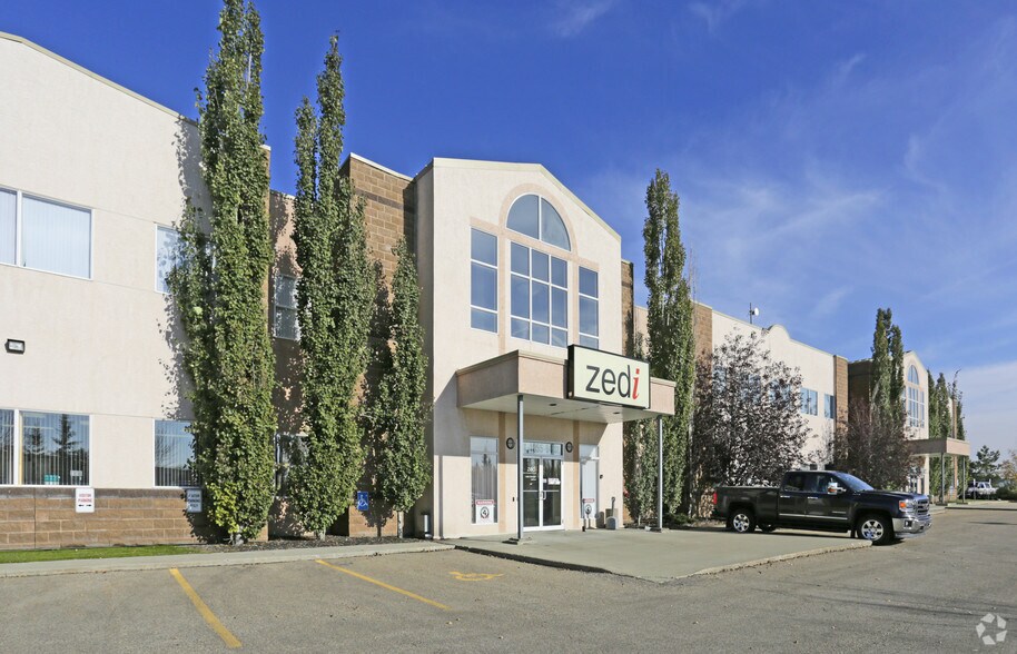 1851-1855 94 St NW, Edmonton, AB à louer - Photo de l’immeuble – Image 3 sur 4