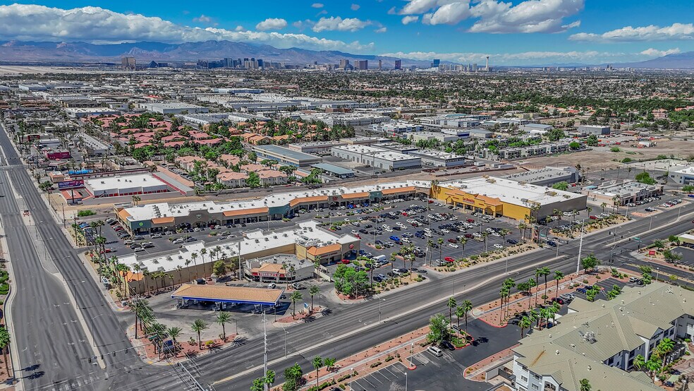 2801-2851 N Green Valley Pky, Henderson, NV à louer - Photo principale – Image 1 sur 8