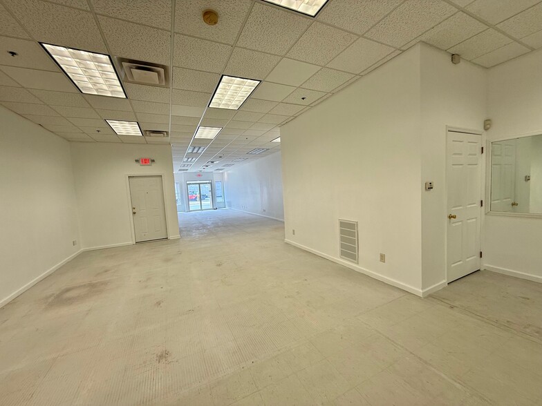 44 Harrison Ave, Harrison, NJ à louer - Photo de l’immeuble – Image 3 sur 8