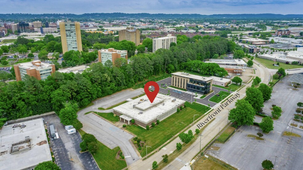 1012 Riverfront Pkwy, Chattanooga, TN à vendre - Photo de l’immeuble – Image 3 sur 35