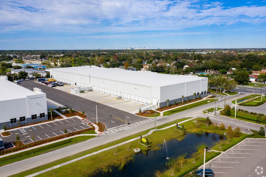 6210 Hoffner Ave, Orlando, FL à louer - Photo de l’immeuble – Image 3 sur 9