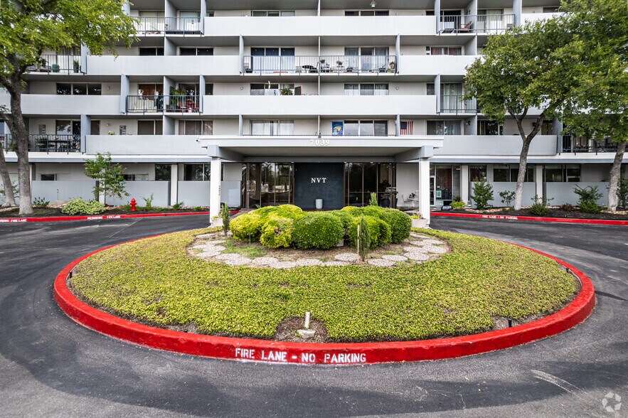 7039 San Pedro Ave, San Antonio, TX à vendre - Photo de l’immeuble – Image 3 sur 6