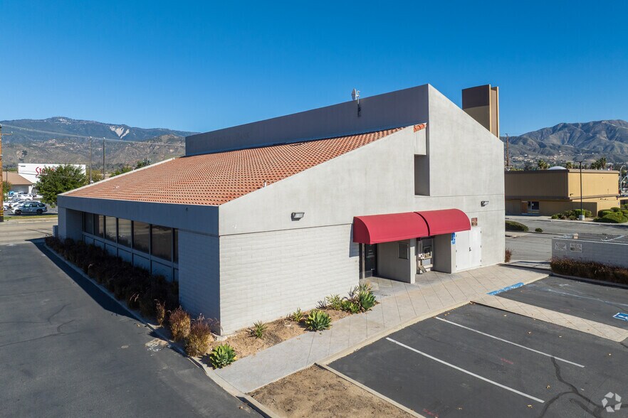 1555 E Highland Ave, San Bernardino, CA à louer - Photo principale – Image 1 sur 4
