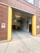 1801 W Berteau Ave, Chicago, IL à louer Photo de l’immeuble– Image 2 sur 4