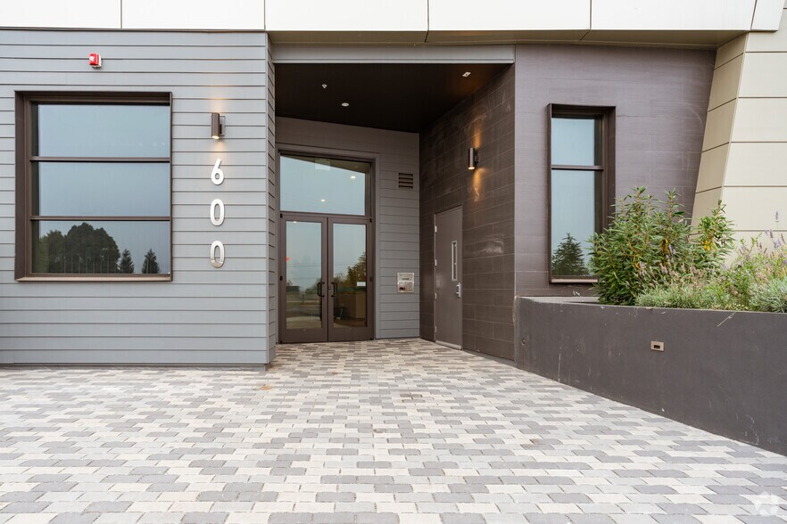 600 El Camino Real, Belmont, CA à vendre - Photo de l’immeuble – Image 3 sur 5
