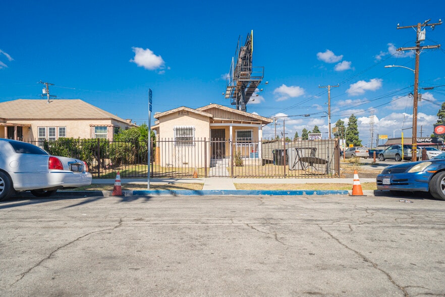 1021-1026 W Century Blvd, Los Angeles, CA à vendre - Photo de l’immeuble – Image 3 sur 13