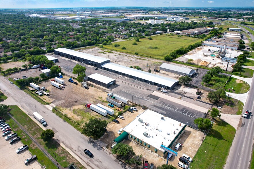 6910 NE Loop 410, San Antonio, TX à louer - Aérien – Image 3 sur 9