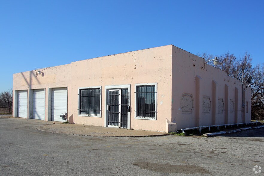 2494 N Lewis Ave, Tulsa, OK à vendre - Photo principale – Image 1 sur 3