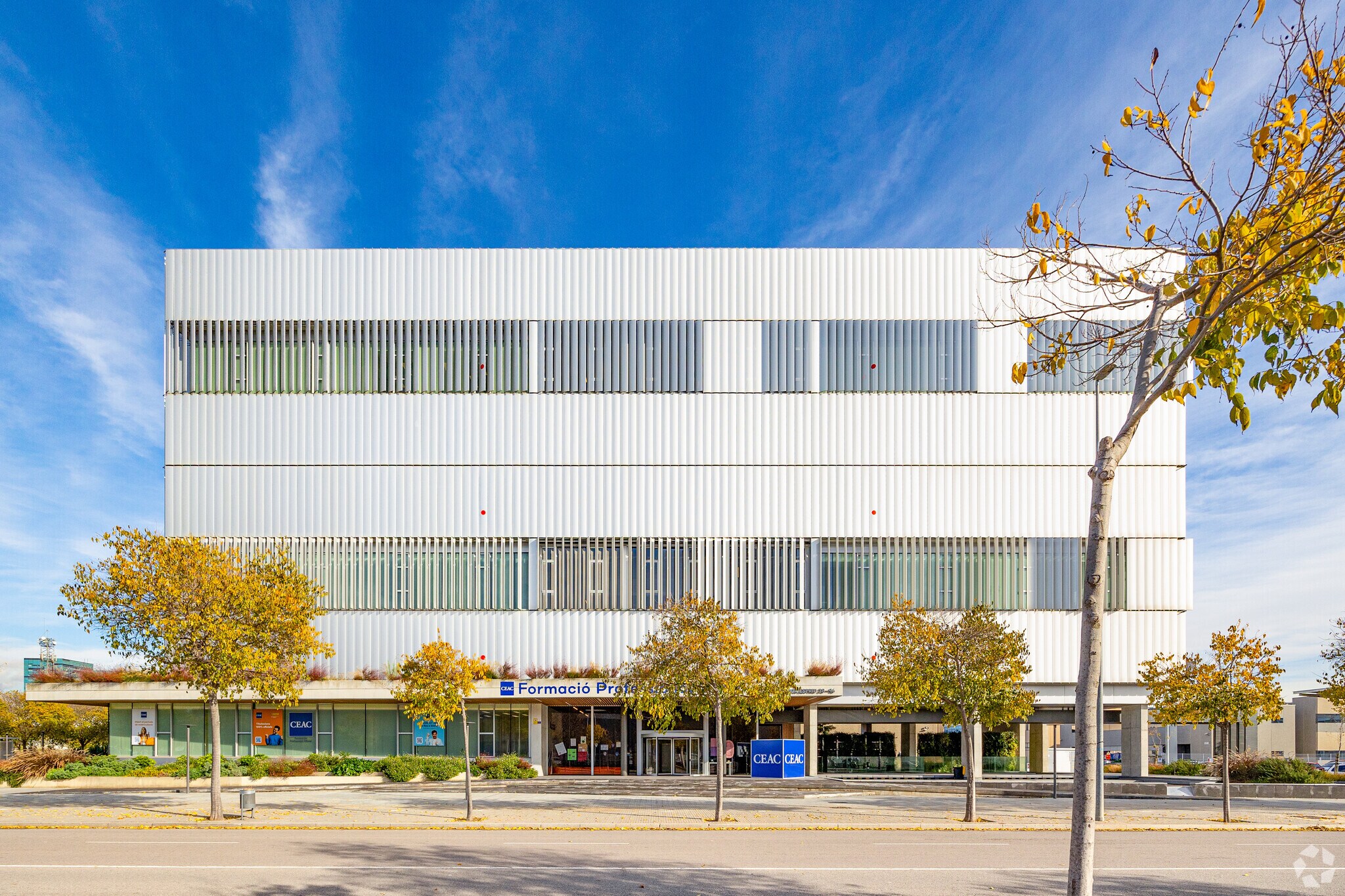 Bureau dans L'Hospitalet de Llobregat, Barcelona à louer Photo principale– Image 1 sur 5