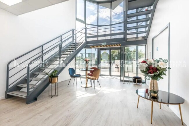 Plus de détails pour 17 Rue Salvador Allende, Poitiers - Bureau à louer