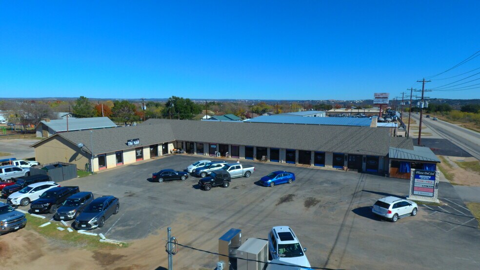 4119 W FM 2147, Cottonwood Shores, TX à louer - Photo de l’immeuble – Image 1 sur 41