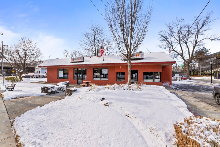 55 Kinderkamack Rd, River Edge, NJ à louer - Photo de l’immeuble – Image 1 sur 31